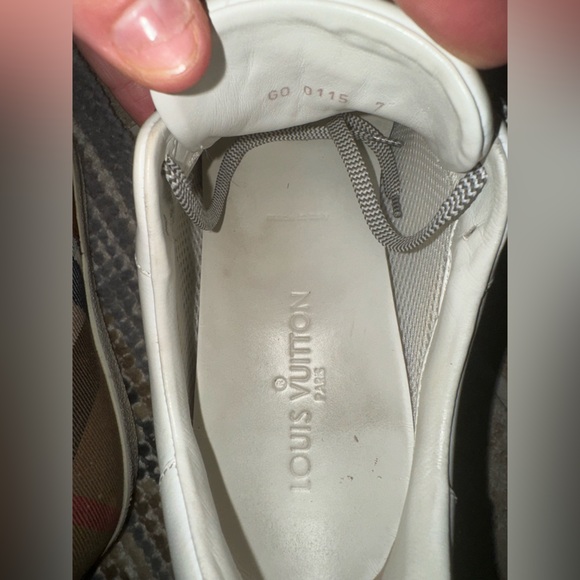 AUTHENTIC Louis Vuitton RUN AWAY LEATHER LOW TRAINERS Sz 7 - Picture 10 of 11